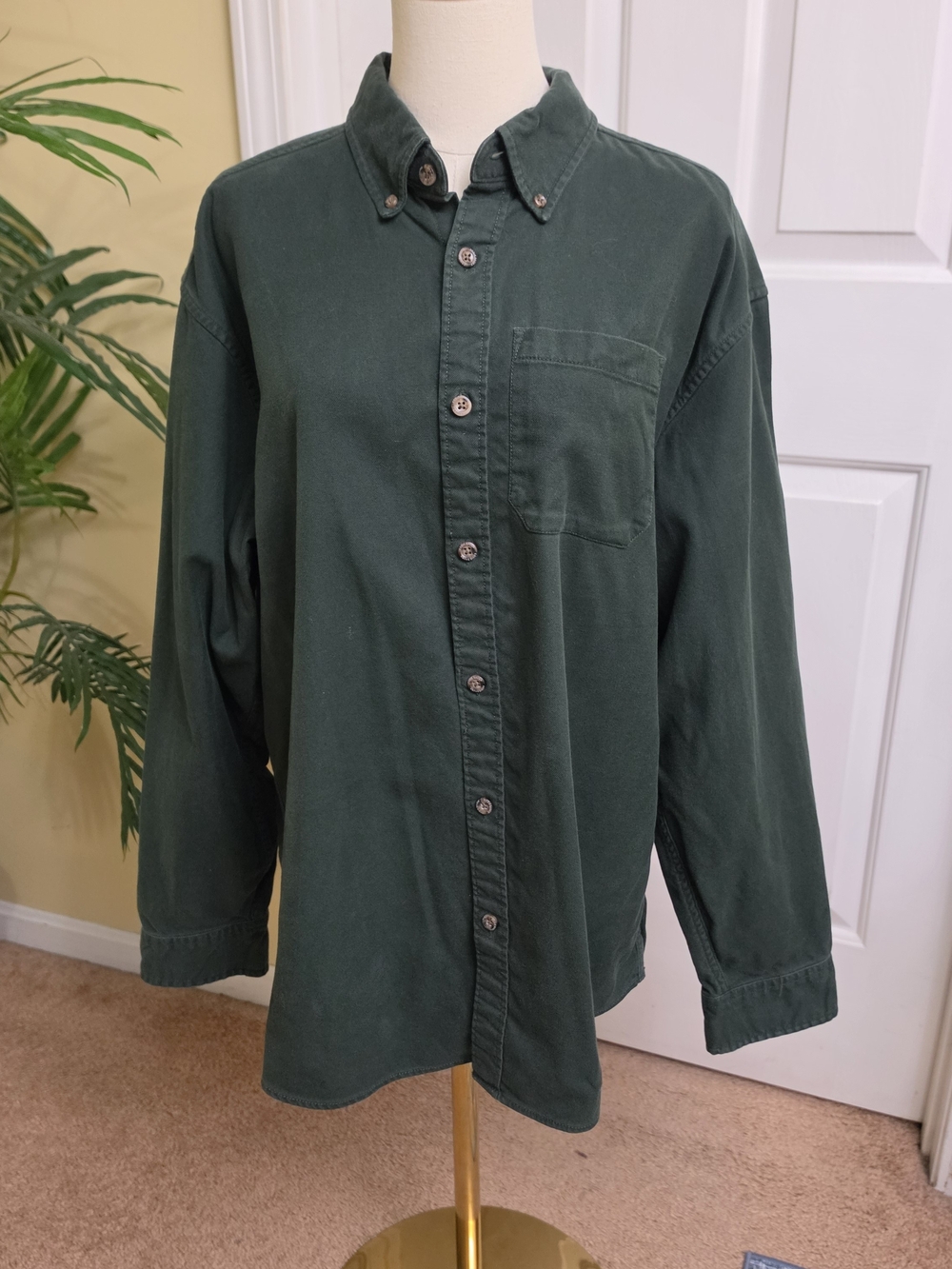 Eddie Bauer Relaxed Fit Men's Cotton Button Down in Green Size Large